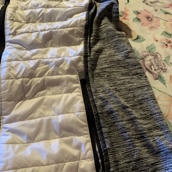 Eddie Bauer Women's Quilted Vest in White and Gray - Picture 5 of 7